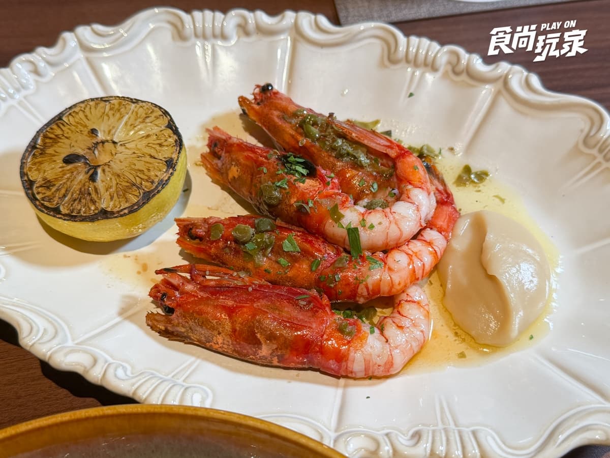 台北約會餐廳＋1！AURA Bar & Grill主打炭火直烤，菲力牛排、胭脂蝦必吃