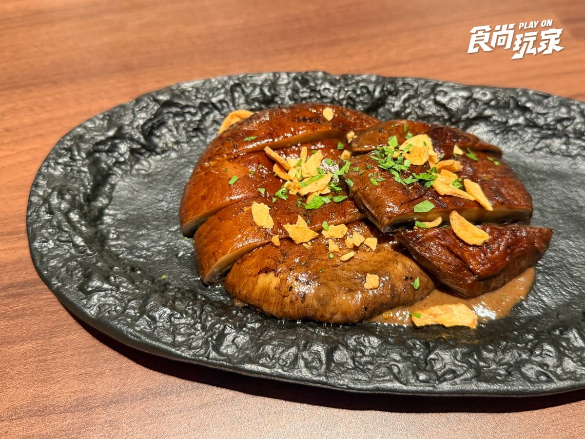 台北約會餐廳＋1！AURA Bar & Grill主打炭火直烤，菲力牛排、胭脂蝦必吃