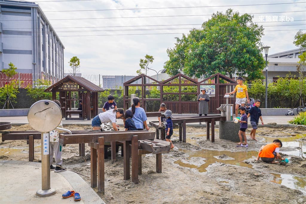 全台最大「搖籃遊戲場」免費玩！31座吊床、樹洞溜滑梯，森林系公園超放電