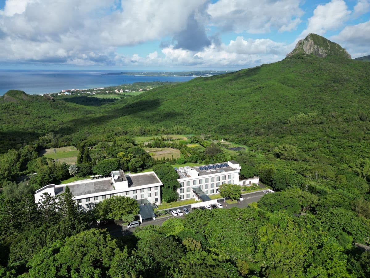 暑假放鬆免出國！２大森林避暑度假勝地推薦：入住綠意景觀房、美拍戶外泳池