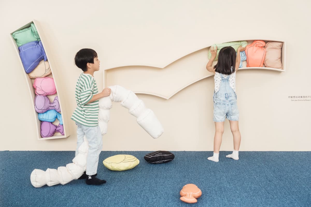 上百個大型積木小孩玩瘋了!暑假最新展覽「闖關遊戲+貼紙牆」,18歲以下免費 上百個大型積木小孩玩瘋了!暑假最新展覽「闖關遊戲+貼紙牆」,18歲以下免費