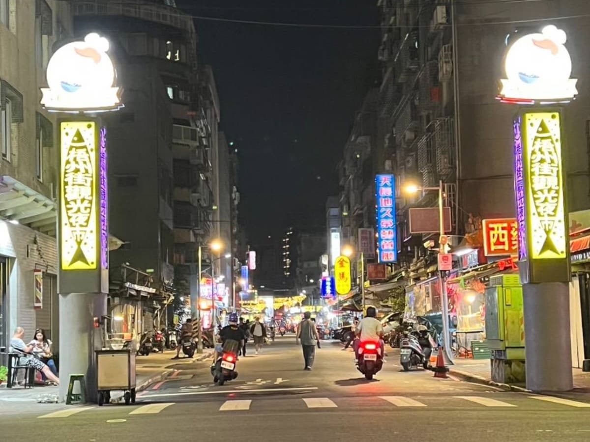 台北夜市打牙祭優惠開跑!免費送維力炸醬麵、隱藏版美食,外送滿百折20元 台北夜市打牙祭優惠開跑!免費送維力炸醬麵、隱藏版美食,外送滿百折20元