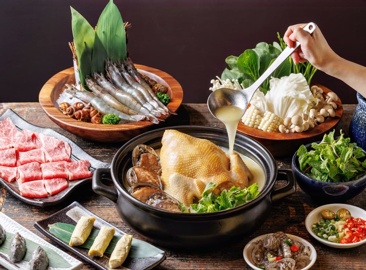 全台第1間「鮑魚雞湯火鍋」登場!8款推薦必點搶看,限時搶「花膠買一送一」 全台第1間「鮑魚雞湯火鍋」登場!8款推薦必點搶看,限時搶「花膠買一送一」