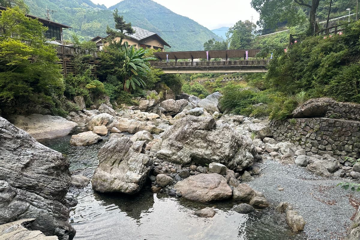 日本高知獨家玩法!海上吃BBQ、划水晶獨木舟,直飛探索四國最療癒城市 日本高知獨家玩法!海上吃BBQ、划水晶獨木舟,直飛探索四國最療癒城市