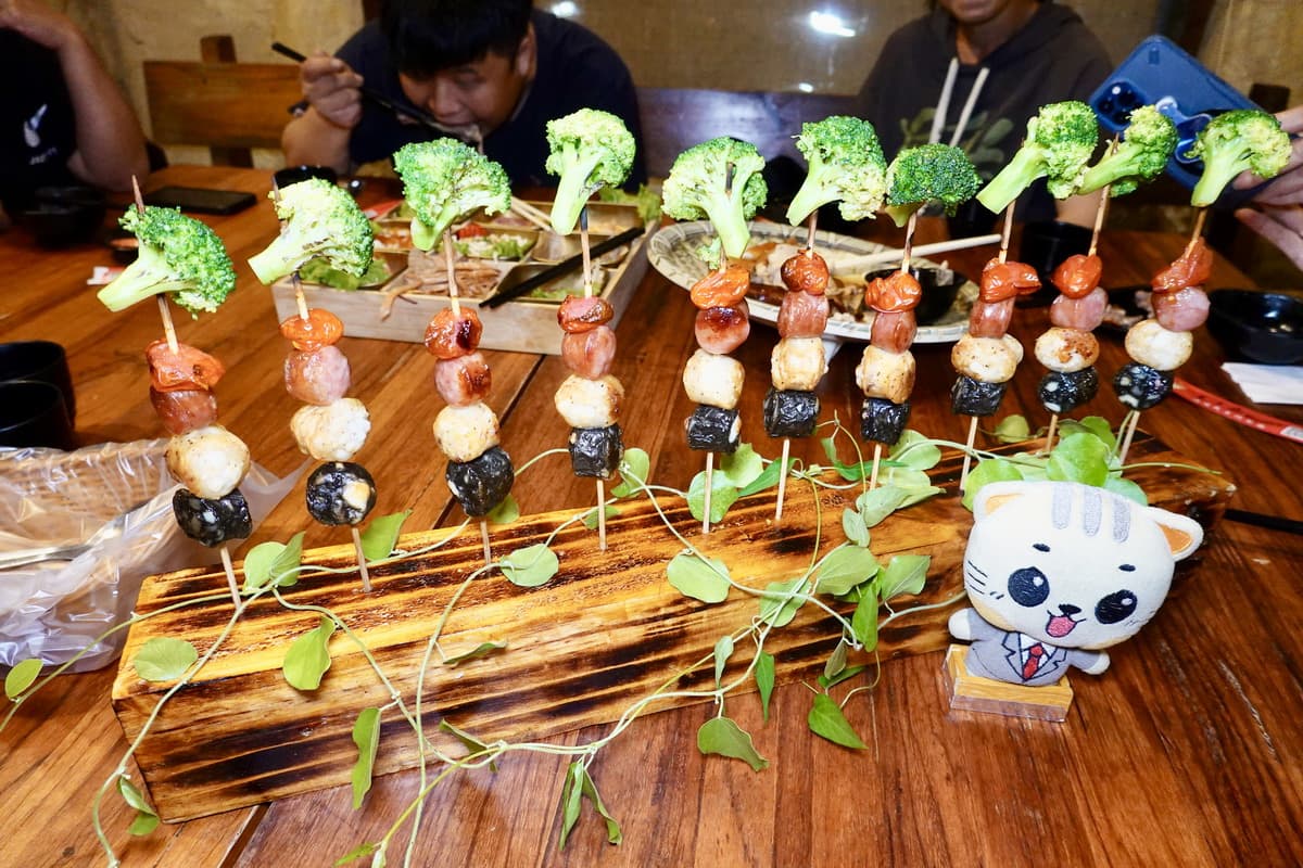 送整隻脆皮烤雞！世界金牌主廚原民餐廳超狂優惠，還可賞河岸美景、聽Live駐唱