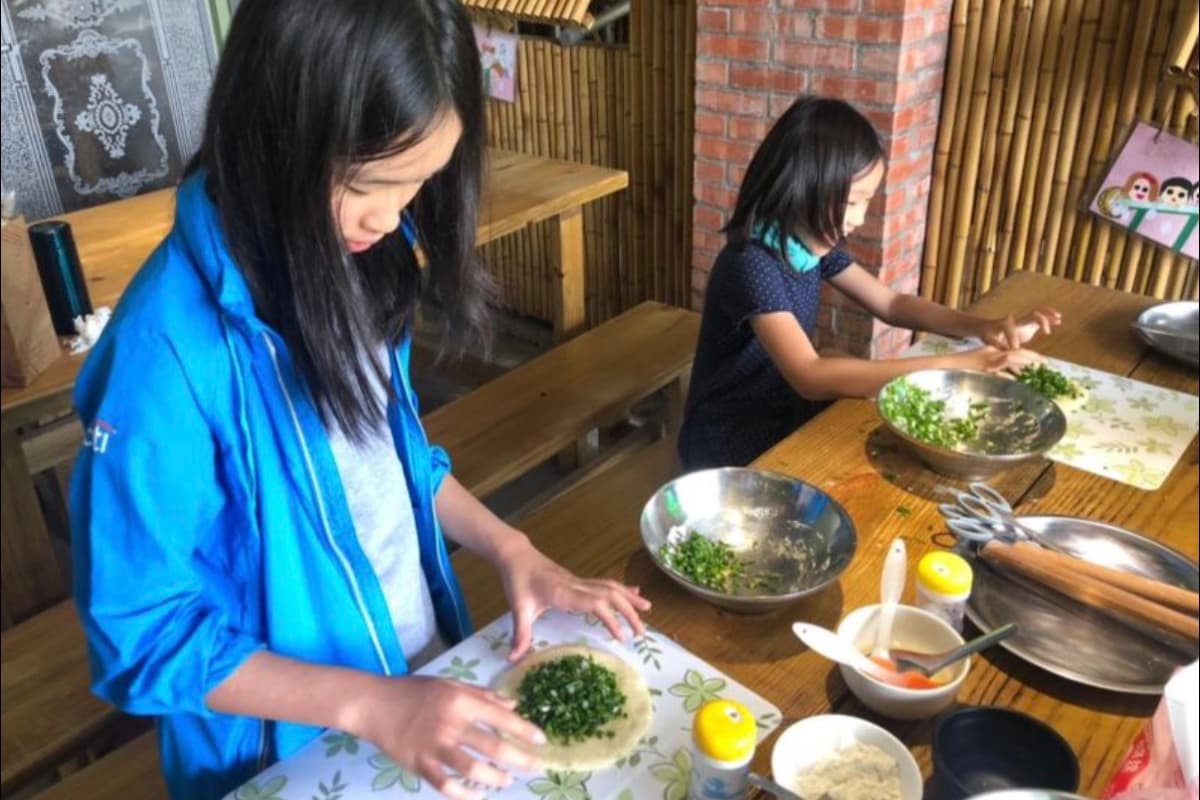 隱藏版山林日式流水麵!DIY甩麵、蔥油餅體驗,還能邊吃邊玩山泉流水撈麵 隱藏版山林日式流水麵!DIY甩麵、蔥油餅體驗,還能邊吃邊玩山泉流水撈麵