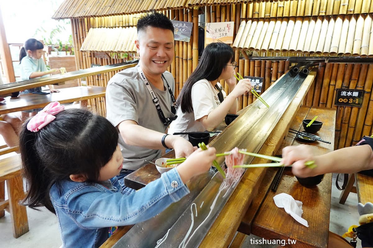 隱藏版山林日式流水麵!DIY甩麵、蔥油餅體驗,還能邊吃邊玩山泉流水撈麵 隱藏版山林日式流水麵!DIY甩麵、蔥油餅體驗,還能邊吃邊玩山泉流水撈麵
