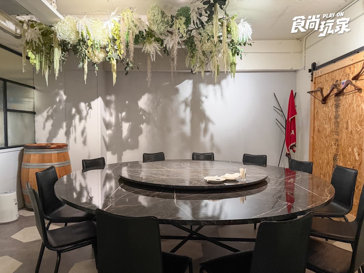 張孝全也來過！民生社區美食「華國私廚」打造酒吧，牛肉麵、日本生蠔必吃