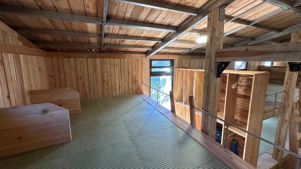 開箱奇萊山屋！海拔3345公尺全新完工：40床隔板房、交誼廳，８月預約入住