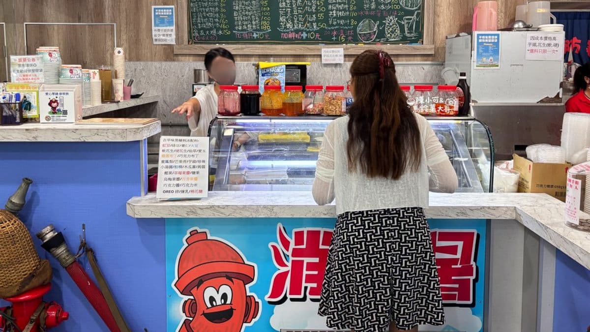 店內主要販售嫩仙草、豆花、剉冰、現打果汁、現打冰沙，有提供內用及外帶。（圖片來源：陳小可的吃喝玩樂）