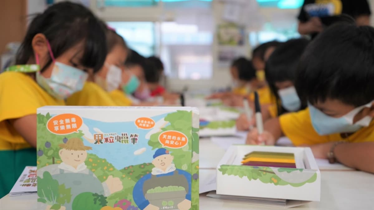 夏天吃冰消暑趣！動手DIY天然水果變「專屬冰棒」、果皮渣渣打造七彩蠟筆