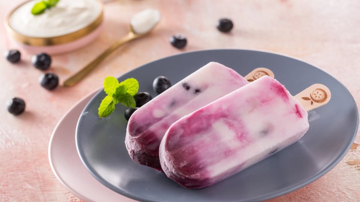 夏天吃冰消暑趣！動手DIY天然水果變「專屬冰棒」、果皮渣渣打造七彩蠟筆