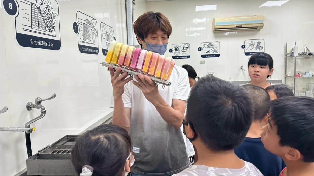 夏天吃冰消暑趣！動手DIY天然水果變「專屬冰棒」、果皮渣渣打造七彩蠟筆