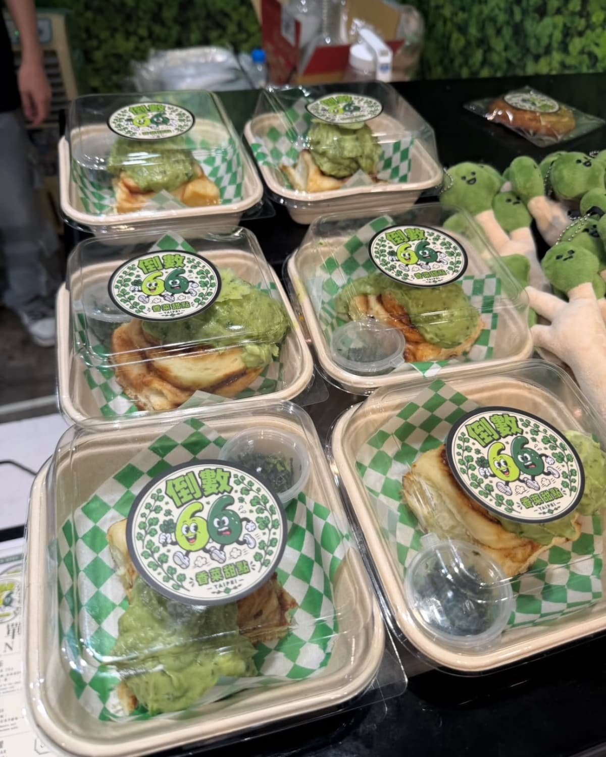 香菜控朝聖前先看！66天快閃實吃揭曉，開箱香菜肉桂捲、奶茶、餅乾