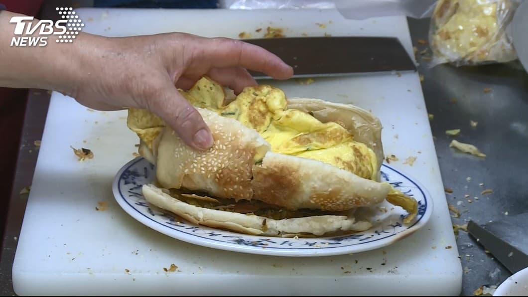 高雄人燒餅竟然夾這2種東西!正南部眷村FU的燒餅吃過沒? 高雄人燒餅竟然夾這2種東西!正南部眷村FU的燒餅吃過沒?