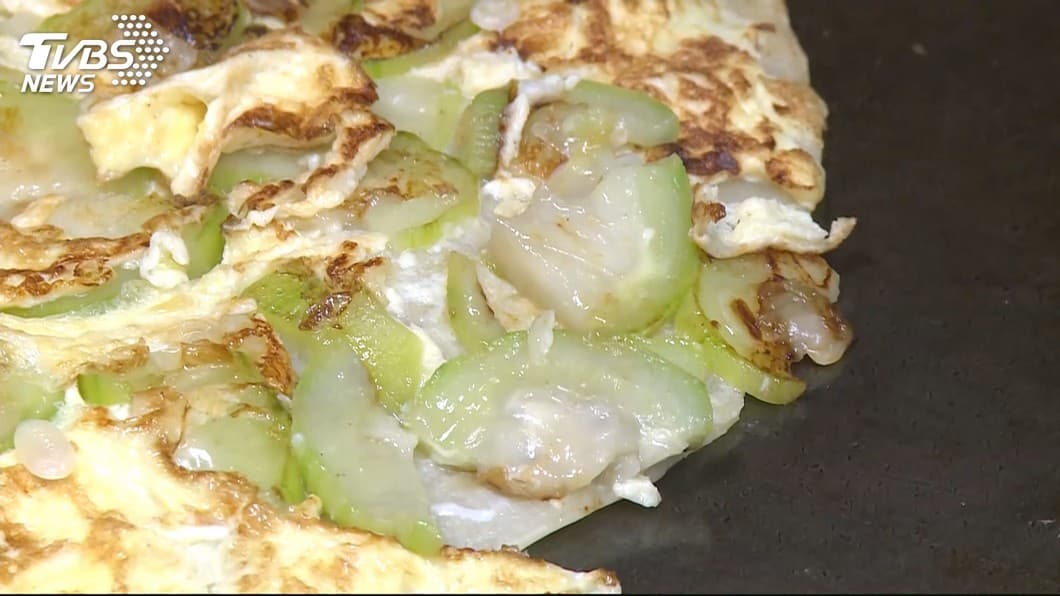 這3家蛋餅超有哏：「調皮搗蛋餅」加皮蛋及豆棗、「卡啦滾蛋」有蛋沒餅、絲瓜蛋餅季節限定