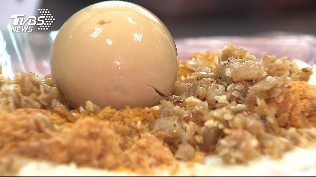塞好塞滿！「爆餡飯糰」必吃這4家：包整顆溏心蛋、獨創小卷醬、豬排加德國臘腸、飯糰界滿漢全席