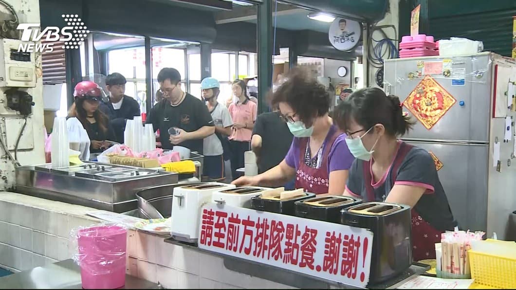 3家超夯「吐司早餐」這樣點才內行:起司肉蛋搭炭燒甘蔗奶茶、「食尚一哥」最愛火腿蛋配紅茶牛奶 3家超夯「吐司早餐」這樣點才內行:起司肉蛋搭炭燒甘蔗奶茶、「食尚一哥」最愛火腿蛋配紅茶牛奶