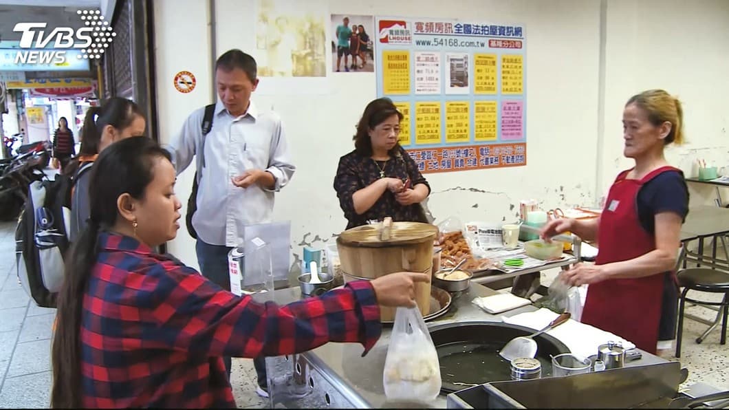 3家「巨無霸蛋餅」內餡超有哏：鋪滿現刨豆干、豬里肌配爆多豆芽菜、3層蛋搭九層塔