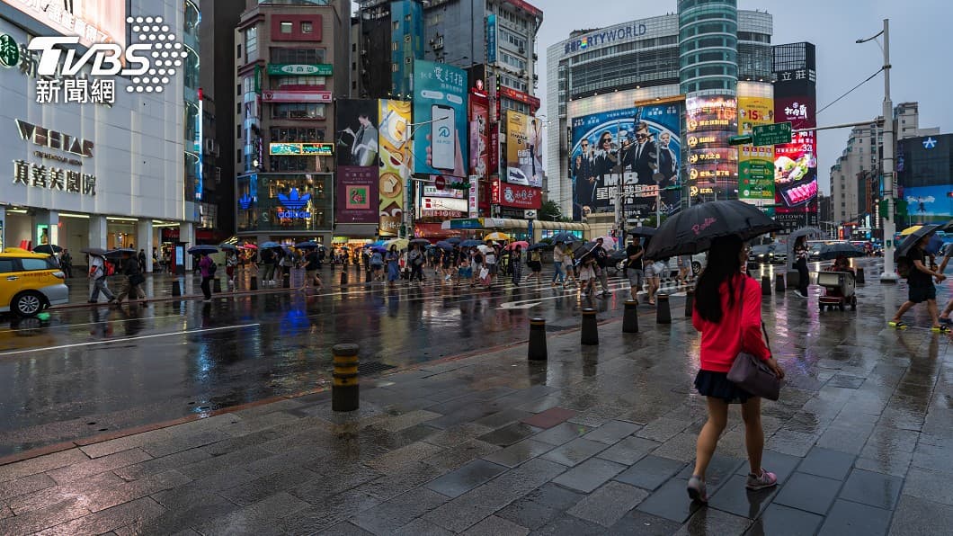 下一波冷空氣降雨影響範圍更大。（示意圖／Shutterstock達志影像） 今晨18.1度入秋最冷！下波冷空氣「雨更多」這天襲台