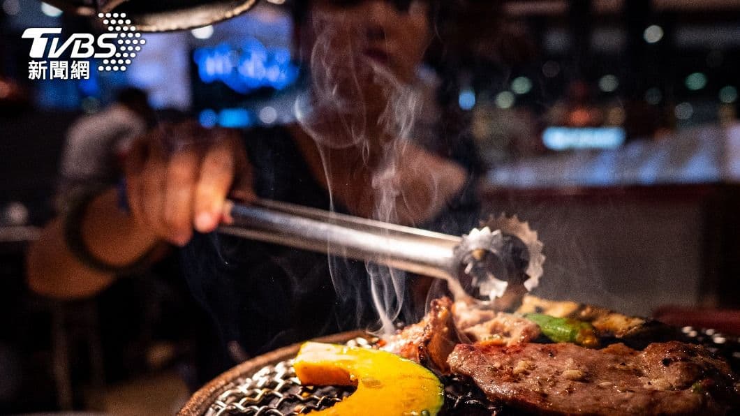 中秋節為何愈來愈少人烤肉?過來人曝關鍵原因:一斷就回不去了 許多民眾會在中秋節安排烤肉聚餐。(示意圖/shutterstock達志影像)