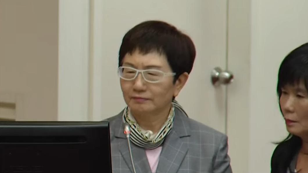 財政部長莊翠雲今日接受質詢時回應了。（圖／翻攝自國會頻道YT） 快訊／今年普發現金2.0？立委籲「每人1萬」　財政部長回應了