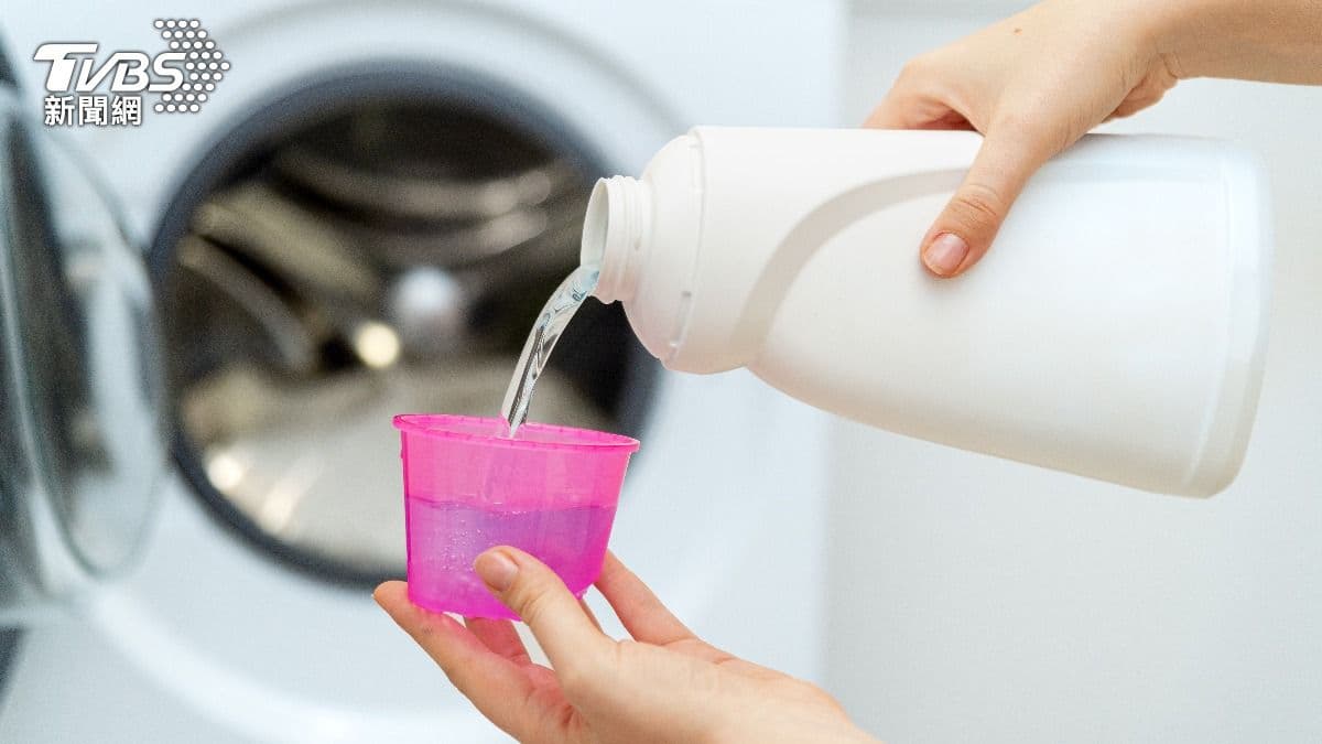 網友認為過碳酸鈉+熱水,比漂白水好用。(示意圖/shutterstock達志影像) 網友認為過碳酸鈉+熱水,比漂白水好用。(示意圖/shutterstock達志影像)