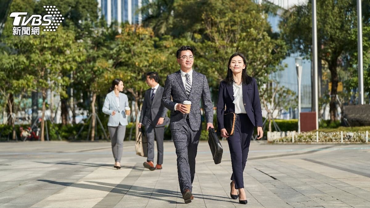 7/6~7/21期間12生肖運勢!「小暑」午時做1事招好運,這生肖財運旺快買彩券 4生肖下半年迎來轉職好運。(示意圖/shutterstock達志影像)