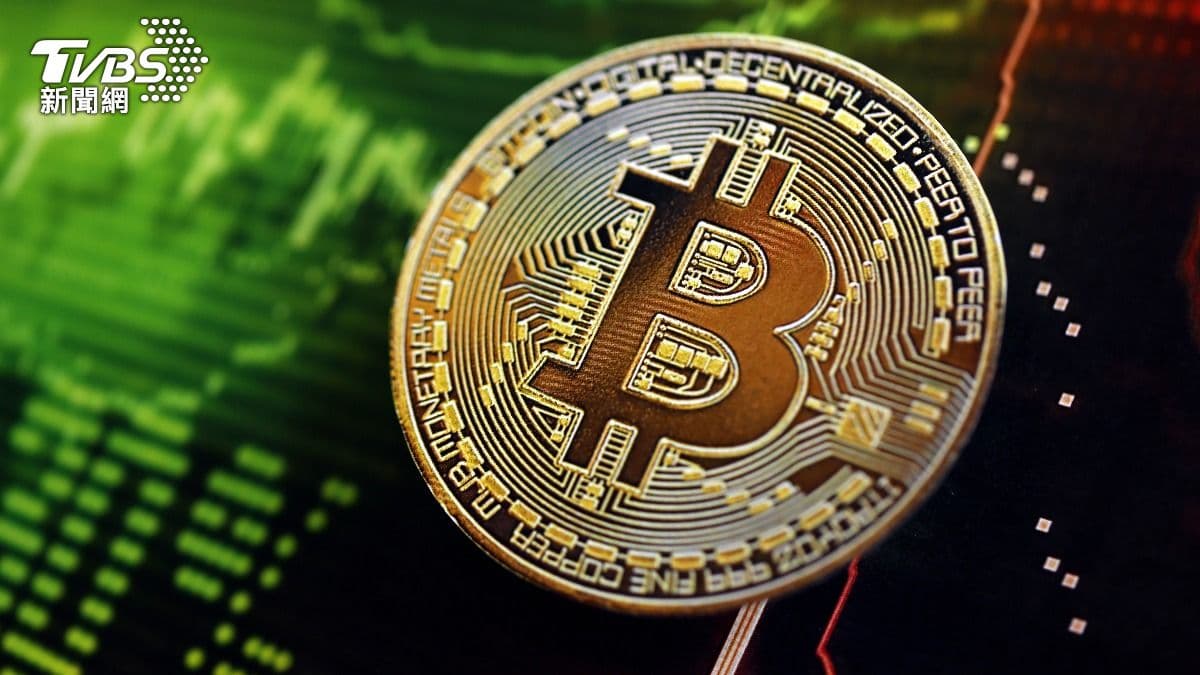 上班族如何擁有第2份收入?小額投資理財工具Top10,第1名操作簡單、門檻低 川普勝選後一路助攻比特幣飆漲至97000美元大關。(示意圖/shutterstock達志影像)