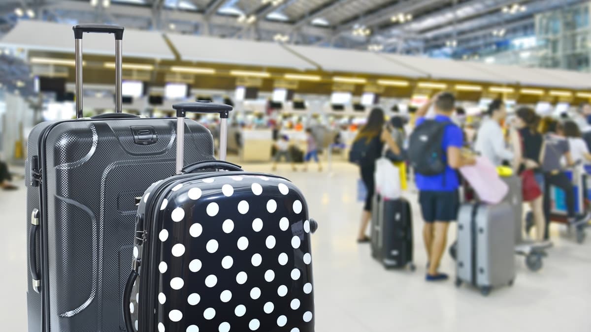 很多人都不知！資深空姐勸別用「這２款」行李箱：易壞不耐用