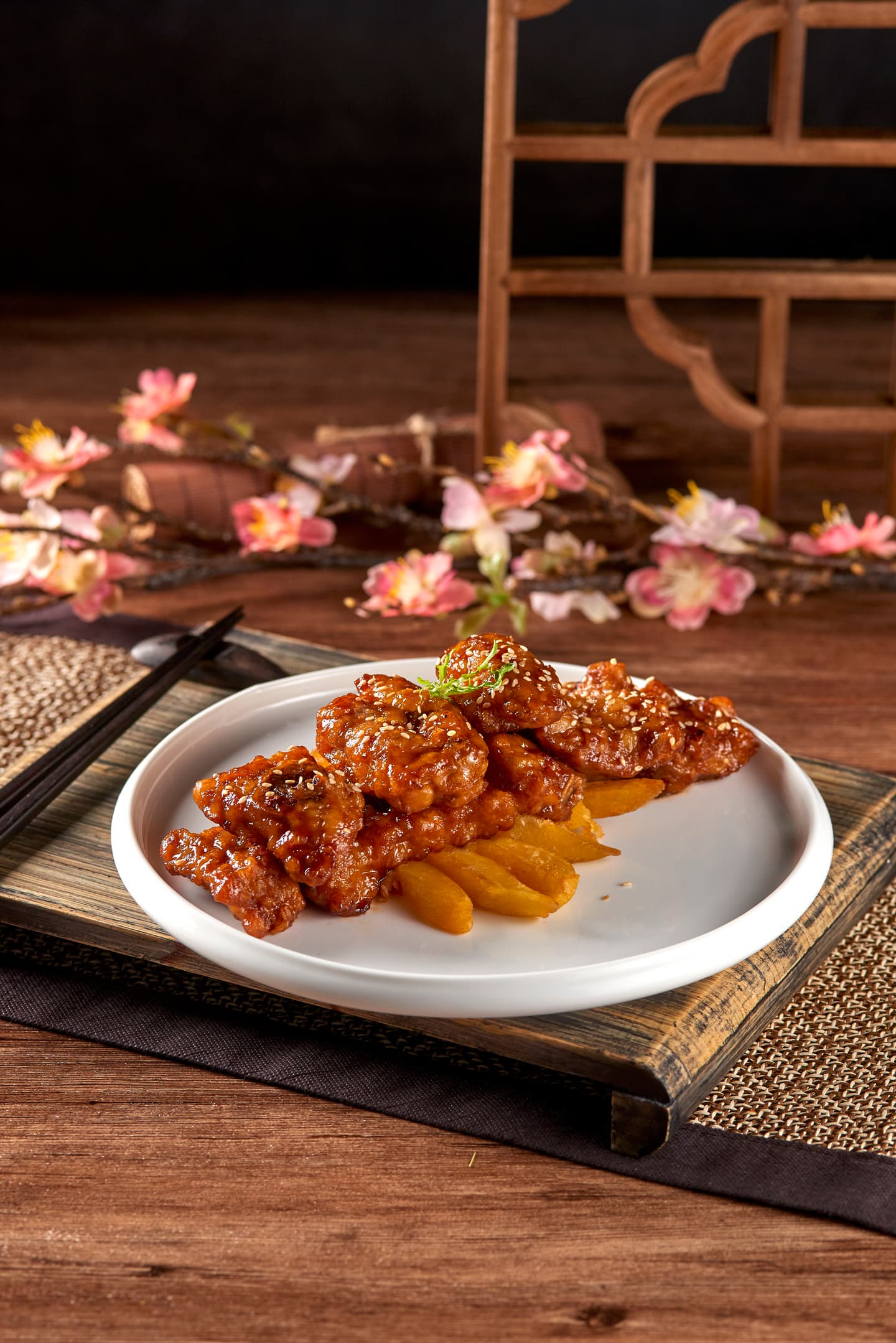 藍心湄也讚！星級主廚坐鎮粵菜祕店，必點5.5公斤櫻桃烤鴨、月銷700斤東坡肉