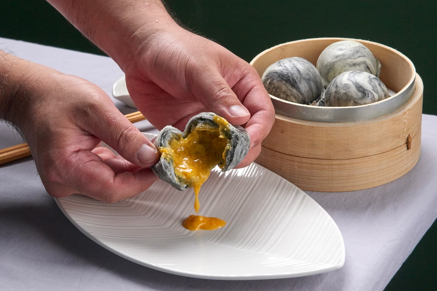 藍心湄也讚！星級主廚坐鎮粵菜祕店，必點5.5公斤櫻桃烤鴨、月銷700斤東坡肉