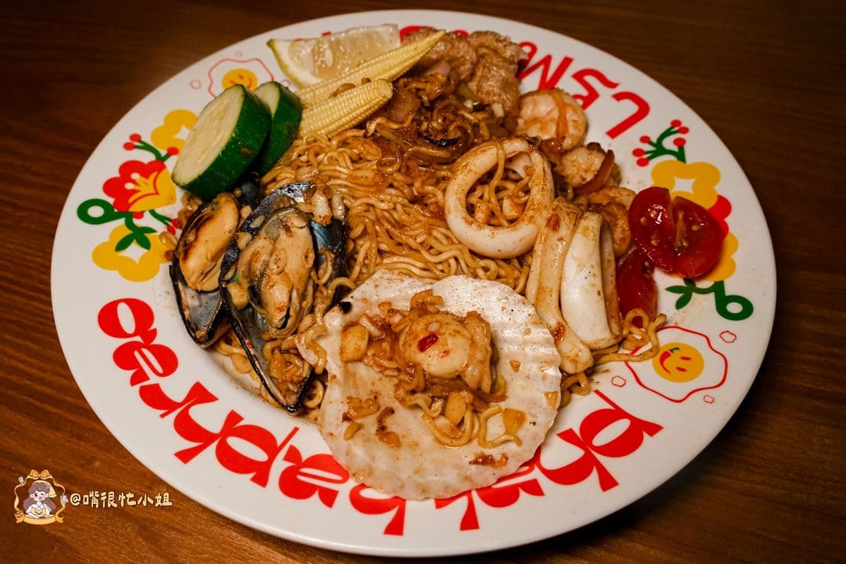 拍立得、仙女棒任你玩！桃園最好玩「泰式餐酒館」，祕境感就像秒飛海島度假