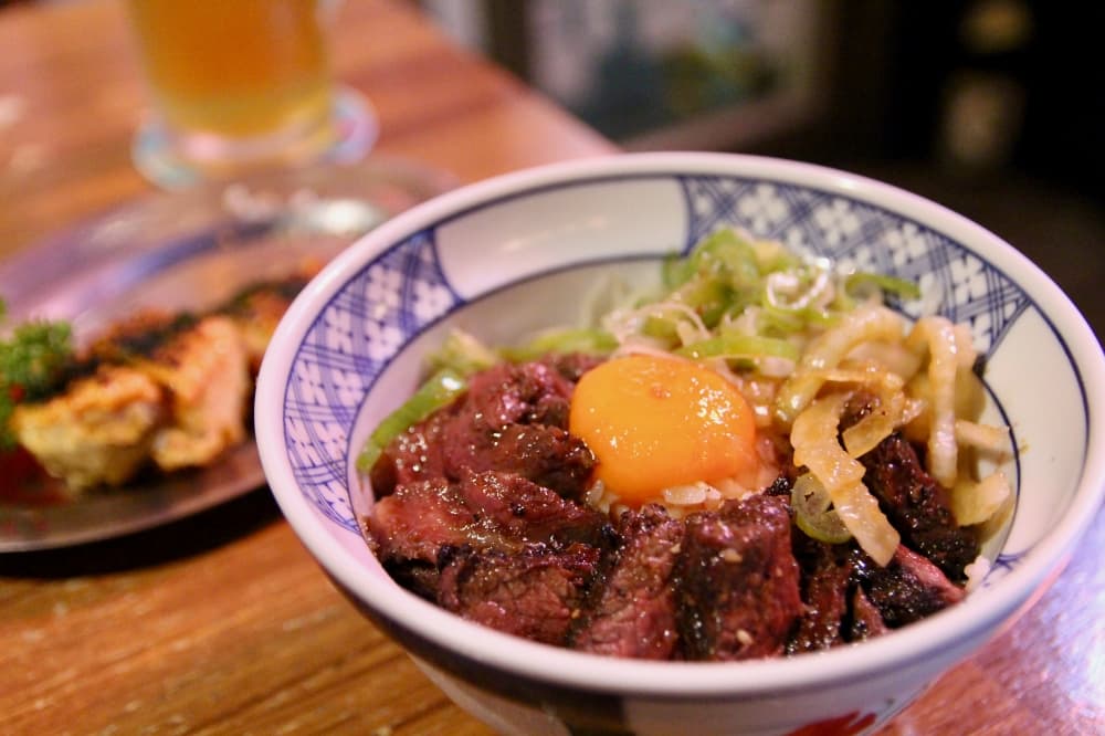 台南宵夜首選！成大生最愛日式美食「日曜日蛋包飯」，丼飯、炸牡蠣必點
