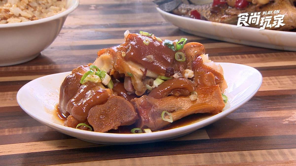 三重排隊「知高飯」滷香四溢！肥嫩腿庫入口即化超欠吃，必嘗鹹香大腸蓋飯