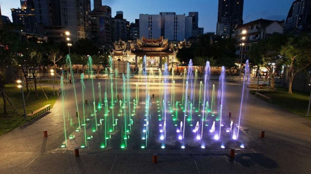 「艋舺公園」這天重新啟用!美拍龍山寺鏡面倒影,開幕週週送商圈券、夜市券 「艋舺公園」這天重新啟用!美拍龍山寺鏡面倒影,開幕週週送商圈券、夜市券