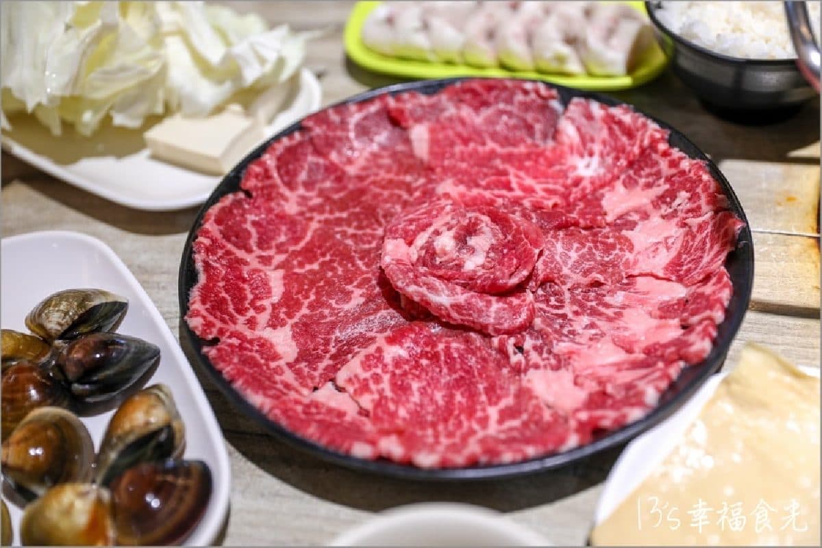 高雄餐廳推薦10間！2.9萬則好評烤鴨、開到凌晨４點餐酒館，聚餐約會一次收