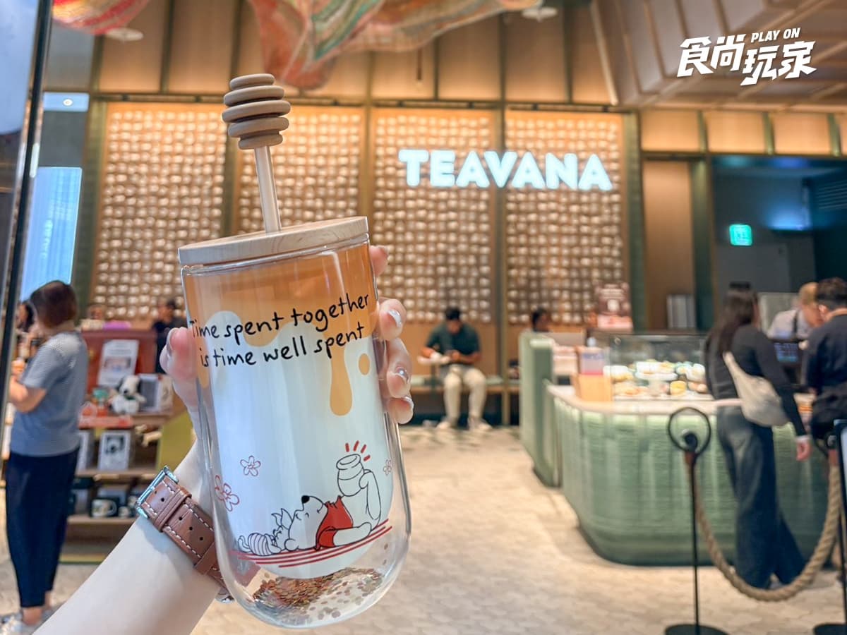 小熊維尼粉快衝！星巴克這天開賣12款聯名周邊，蜂巢馬克杯、造型娃包必收