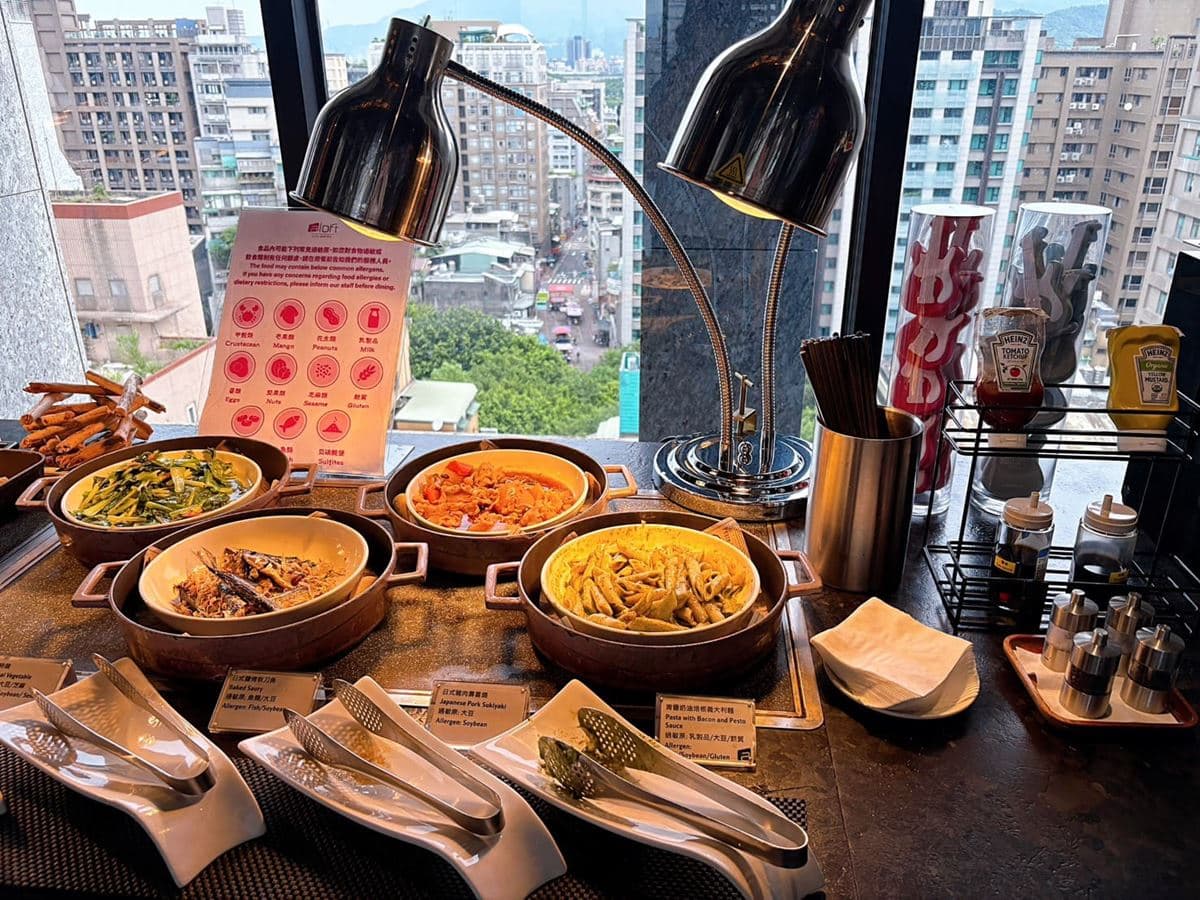 飯店早餐吃到飽330元！55歲以上樂齡族優惠，17樓賞美景吃Buffet
