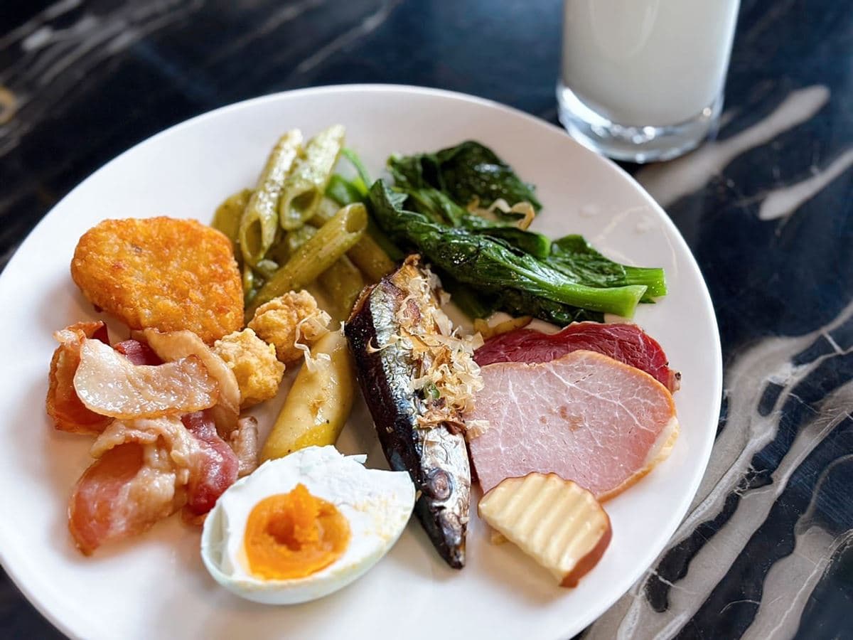 飯店早餐吃到飽330元！55歲以上樂齡族優惠，17樓賞美景吃Buffet