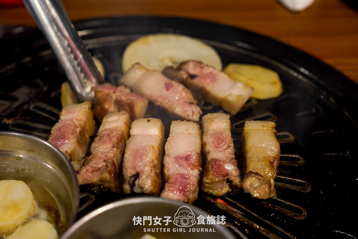 韓國人經營！台北韓式燒肉吃到飽推薦，499元爽嗑豬五花、韓式炸雞、冰淇淋