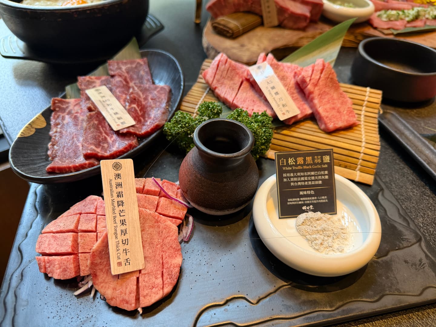 台中七期燒肉推薦!專人代烤、全新日本A5和牛套餐開箱,當月壽星免費吃和牛 台中七期燒肉推薦!專人代烤、全新日本A5和牛套餐開箱,當月壽星免費吃和牛