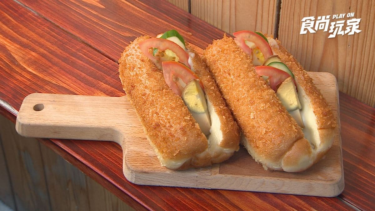 正月初一蛋黃酥營養三明治甜甜圈台中店