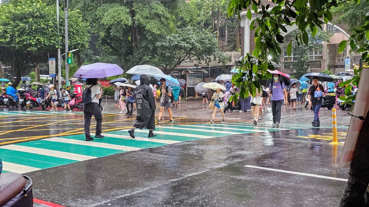 薔琵達巔峰姿態「最新路徑曝光」！將帶狂風暴雨，專家：３地區有機會放假