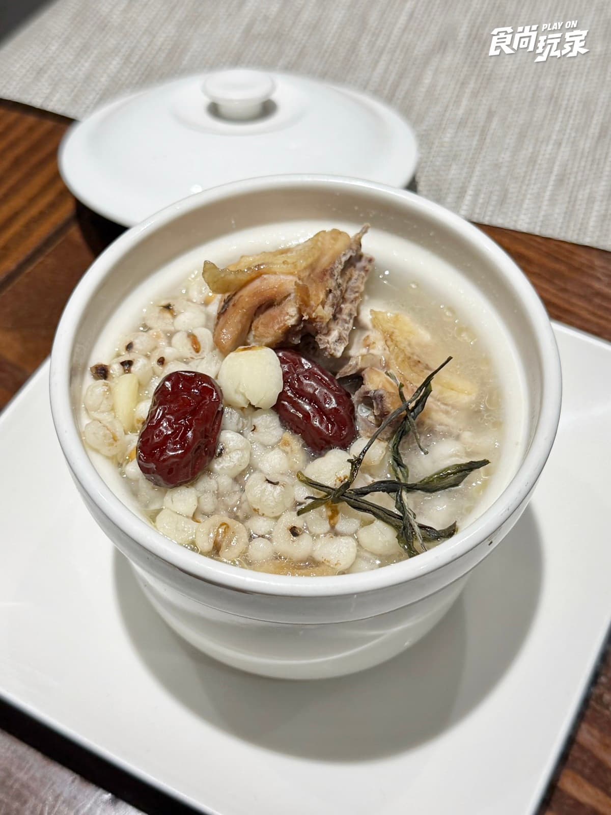 春水堂冬季新品＋金馬聯名登場！超有梗「海苔焙茶花生拿鐵」，連６天送珍奶