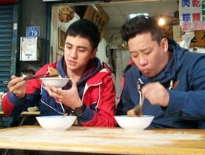 美食雙雄廟口大飽走!新竹城隍廟