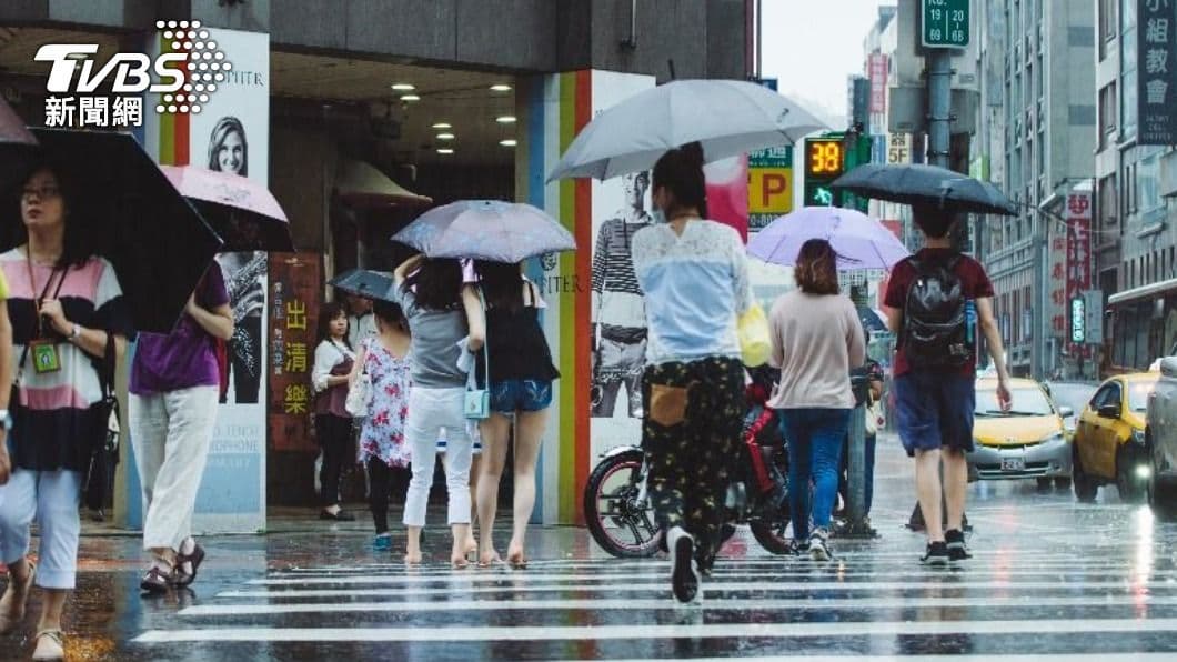小心中暑！全台15縣市高溫特報防「午後山區局部雷雨」，台電估下午電力亮黃燈