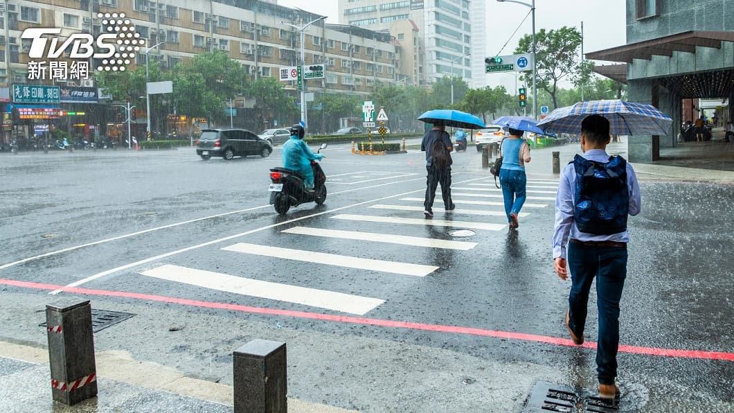 下週全台將有持續性降雨。（示意圖／shutterstock達志影像） 急凍！這天起氣溫暴跌　「冷氣團+颱風」全台有雨時間曝