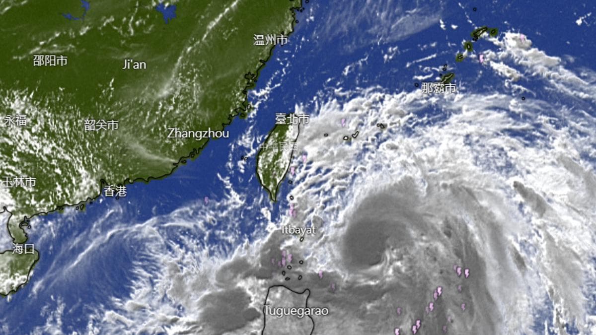 凱米挾著廣大風場及中颱強度。（圖／翻攝WINDY)