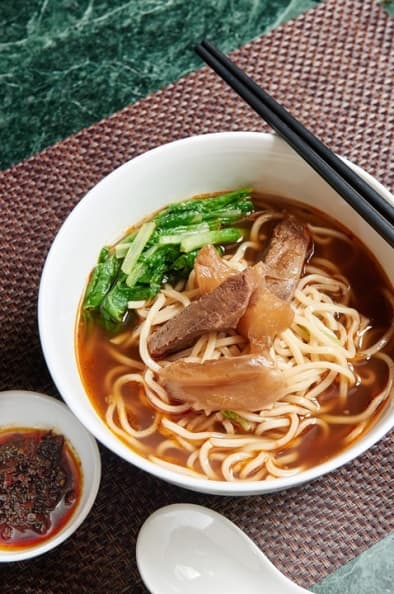 好吃無法忘懷,5間30年以上元老級牛肉麵在這 https://cc.tvbs.com.tw/img/program/_data/i/upload/2017/08/02/20170802171942-e7b41e79-me.jpg